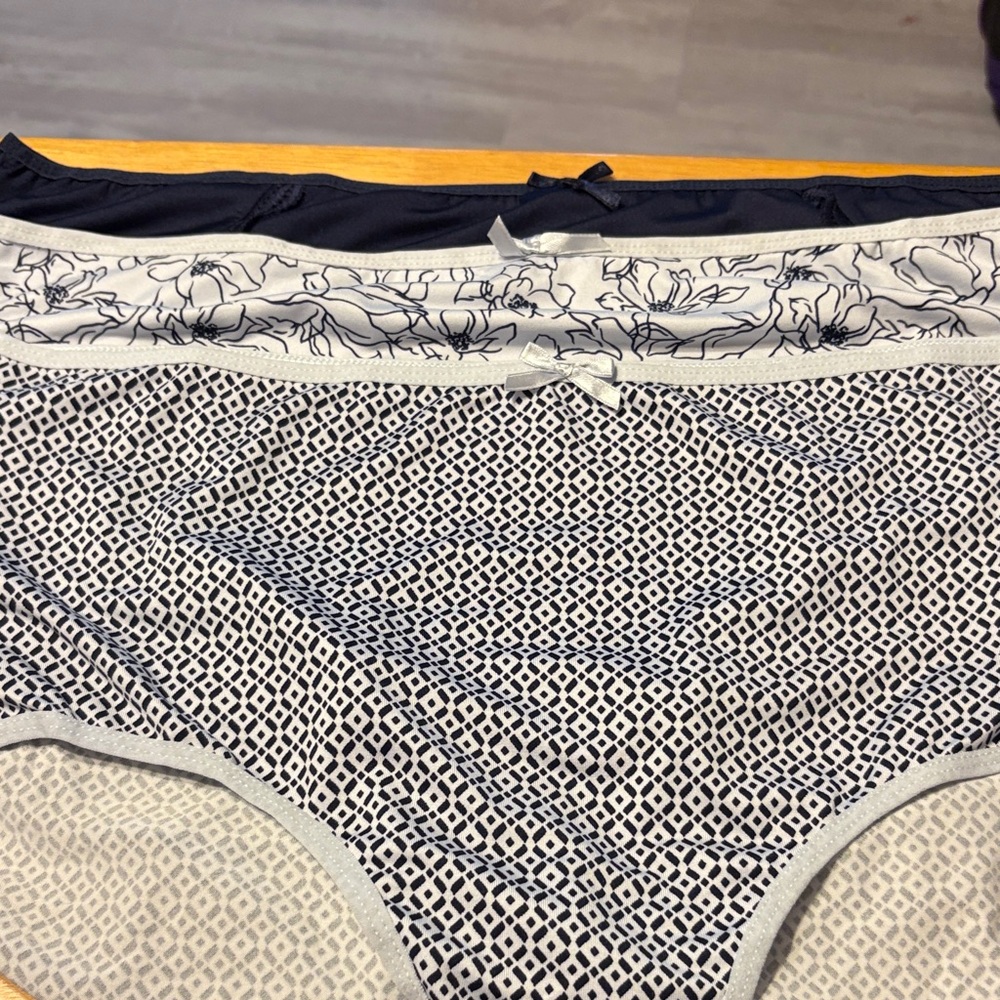 Set of 3 Navy & White Patterned polyester Briefs. 2X